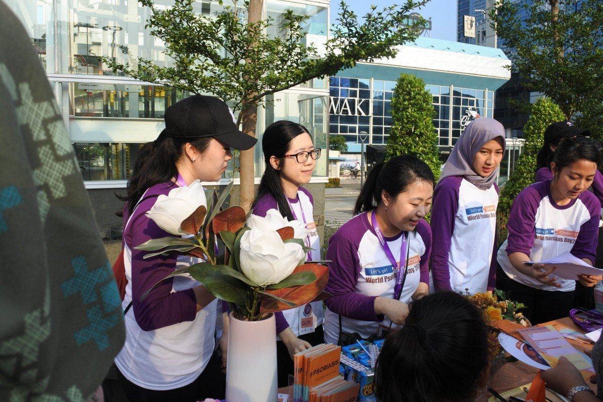 Enthusiasms from Dermato-venereologists and DV residents. The booth was packed with people since early in the morning
