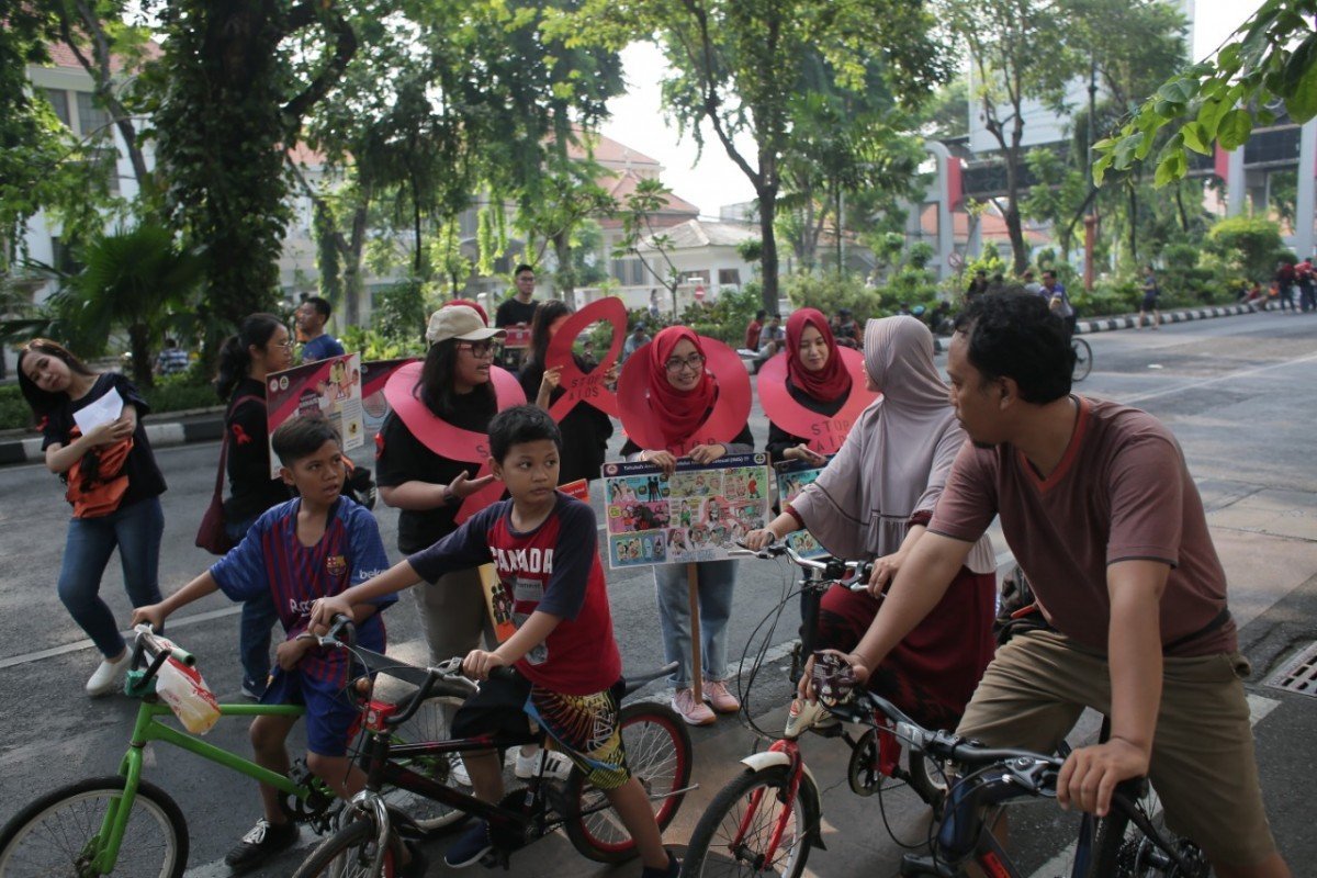 Fun exercise, Public education on STI & HIV/AIDS, and free consultation for public in Surabaya