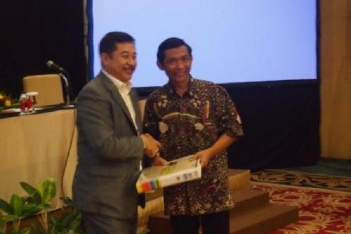 Penyerahan Dokumen Hasil Rapat