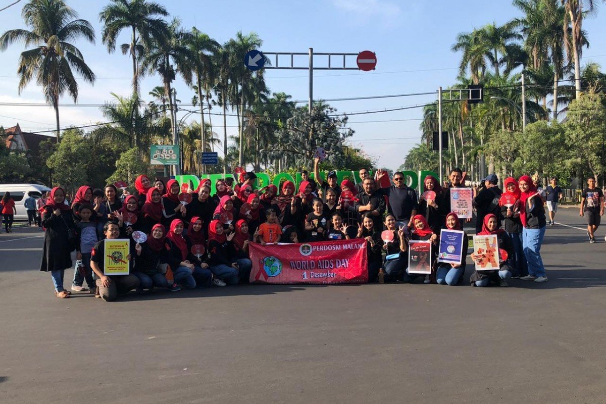 Long March and public  education on STI & HIV/AIDS in Malang