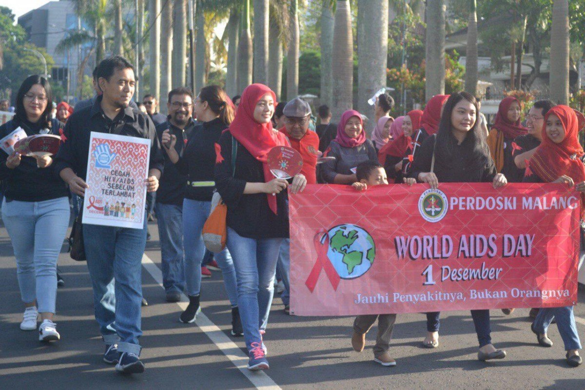 Long March and public  education on STI & HIV/AIDS in Malang