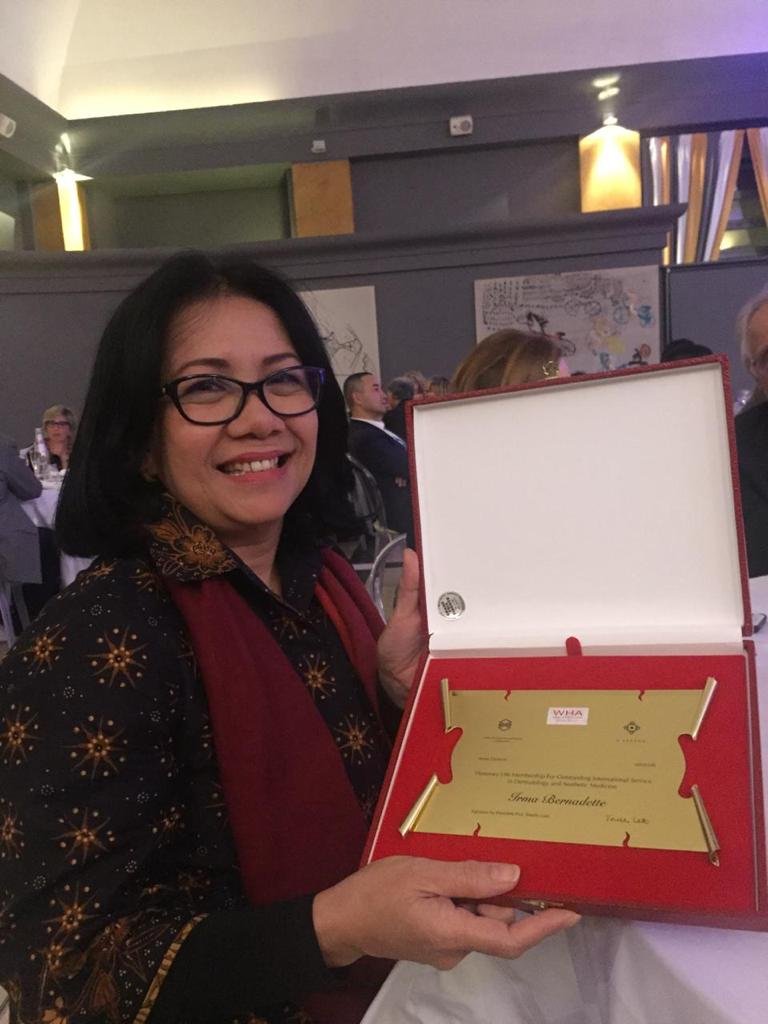 Penghargaan World Health Academy Dermatology Kepada Dr Dr Irma Bernadette Sp Kk K Finsdv Faadv Perdoski